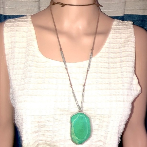 Vintage Jewelry - Green Agate Slice Pendant Necklace Vintage Large